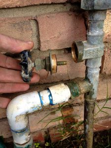 why gate valve stems break